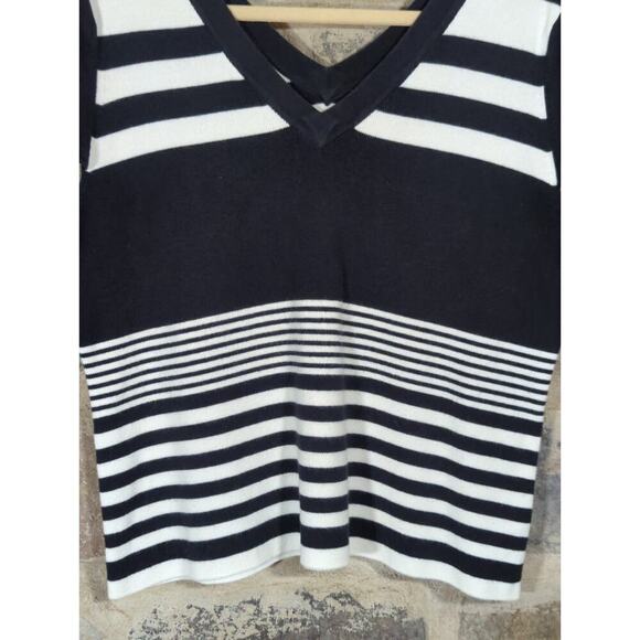 Carolyn Taylor Top Woman's Large V-Neck Cap Sleeve Black White Striped - Picture 4 of 12